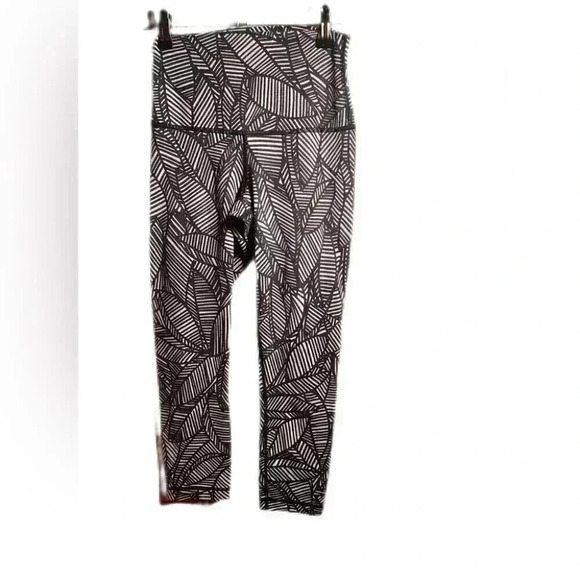 Lululemon wunder under black white athletic casual banana leaf crop legging 4 - Picture 2 of 3